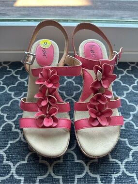 b.o.c. Pink Coral Evita Floral T-Strap Sandals with Ankle Buckle- size 9